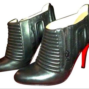 Christian Louboutin
Sigouney Boots/Booties